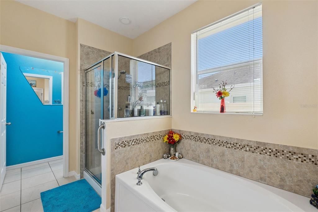 En Venta: $399,999 (4 camas, 2 baños, 2518 Pies cuadrados)