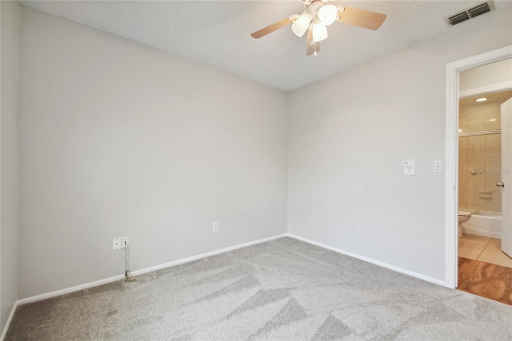 For Rent: $2,300 (3 beds, 2 baths, 1050 Square Feet)