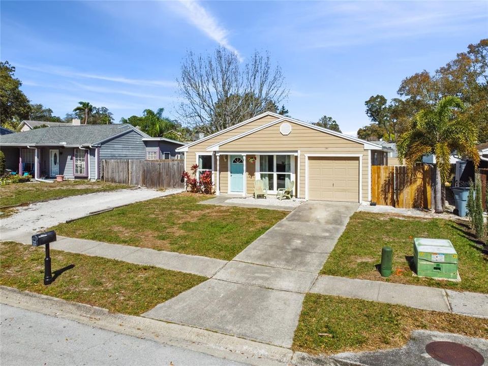 For Rent: $2,300 (3 beds, 2 baths, 1050 Square Feet)