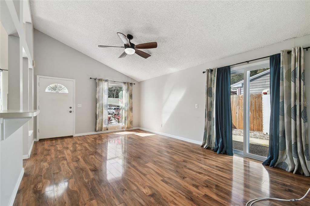 For Rent: $2,300 (3 beds, 2 baths, 1050 Square Feet)