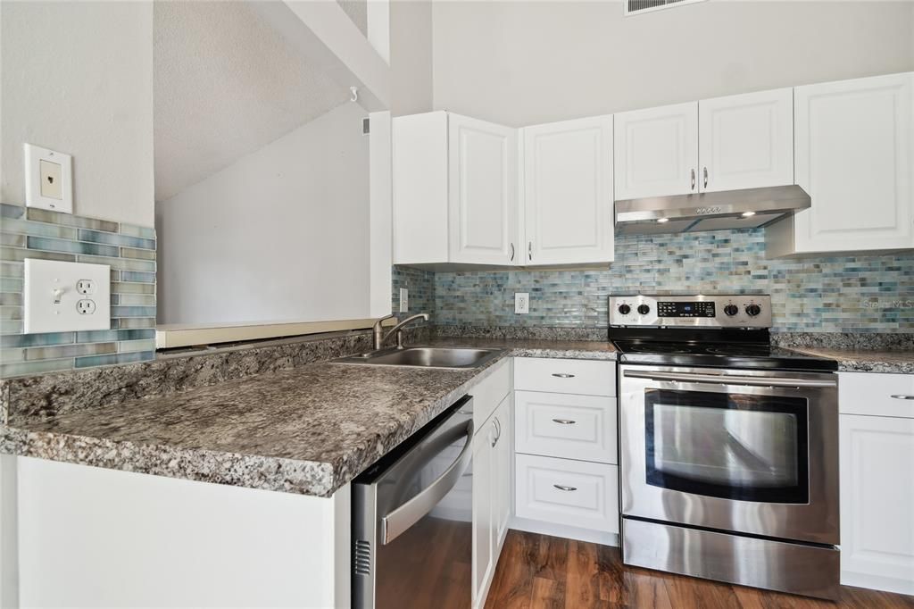 For Rent: $2,300 (3 beds, 2 baths, 1050 Square Feet)