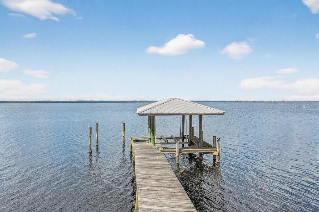 待售: $739,000 (1.07 acres)