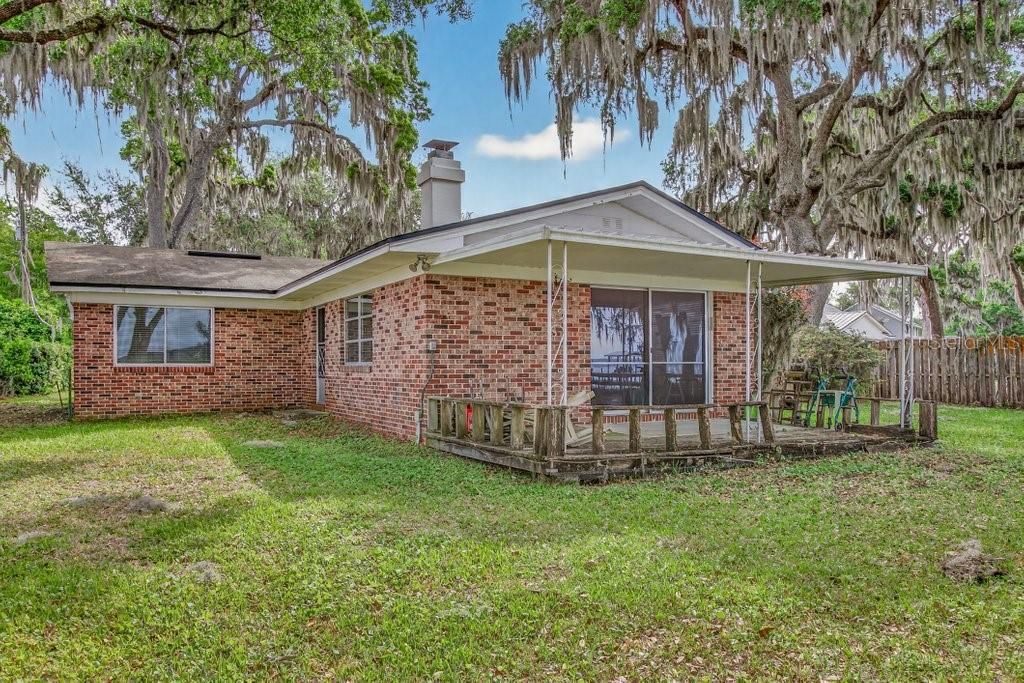 待售: $739,000 (1.07 acres)