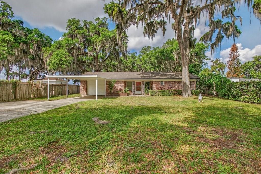 待售: $739,000 (1.07 acres)