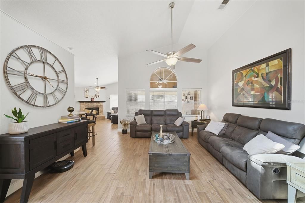待售: $425,000 (3 贝兹, 2 浴室, 1716 平方英尺)