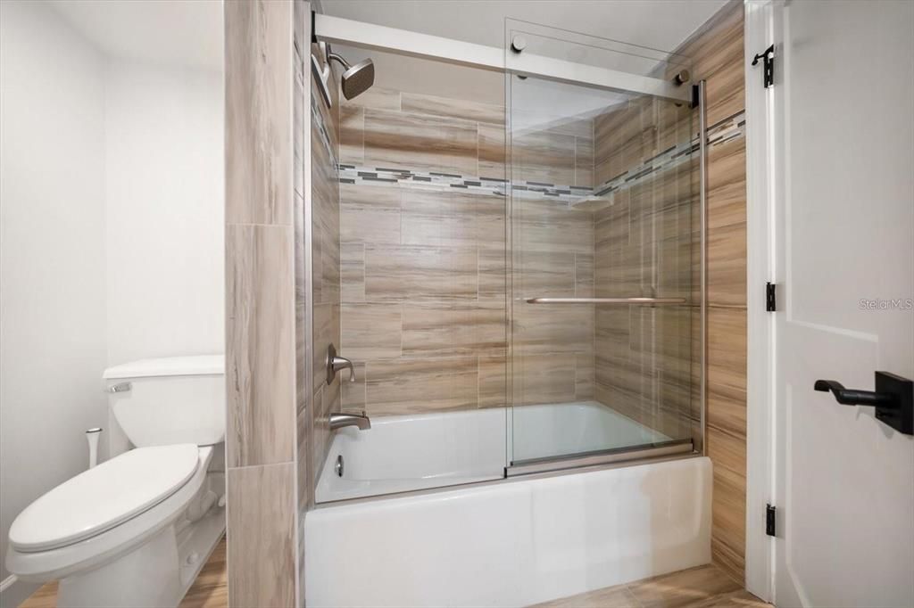 В аренду: $4,000 (2 спален, 2 ванн, 1619 Квадратных фут)