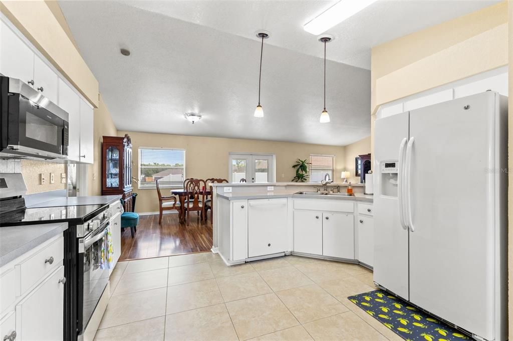 For Sale: $305,000 (3 beds, 2 baths, 1683 Square Feet)