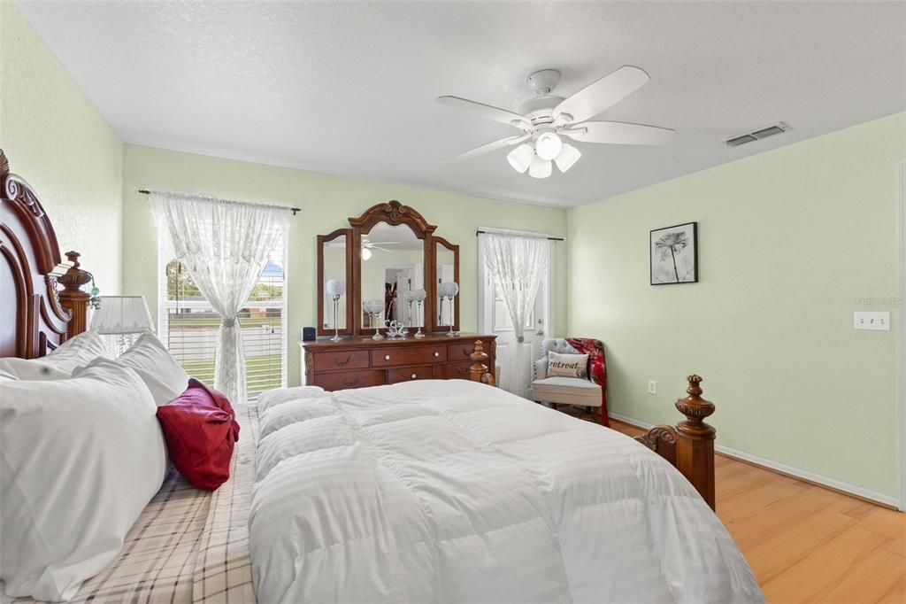 For Sale: $305,000 (3 beds, 2 baths, 1683 Square Feet)