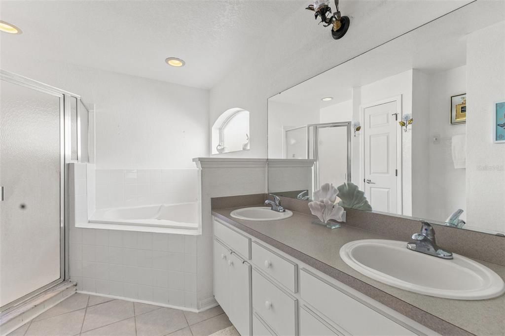 For Sale: $305,000 (3 beds, 2 baths, 1683 Square Feet)