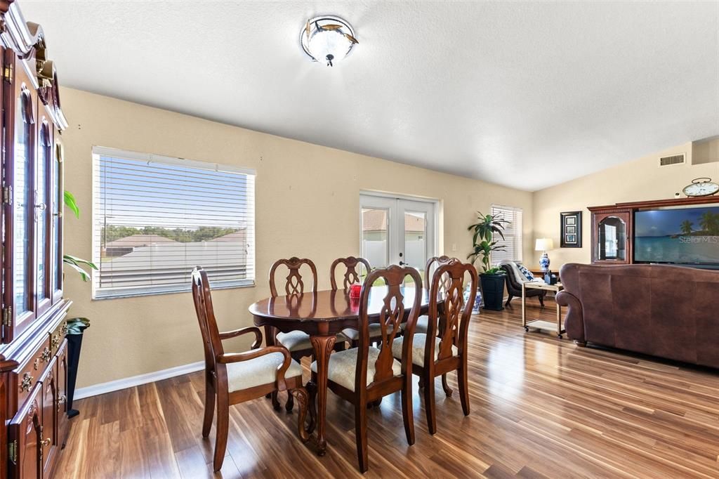 For Sale: $305,000 (3 beds, 2 baths, 1683 Square Feet)