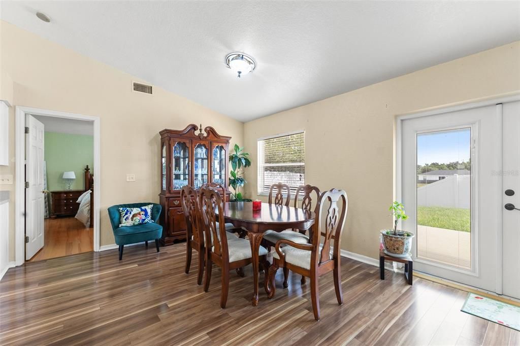 For Sale: $305,000 (3 beds, 2 baths, 1683 Square Feet)