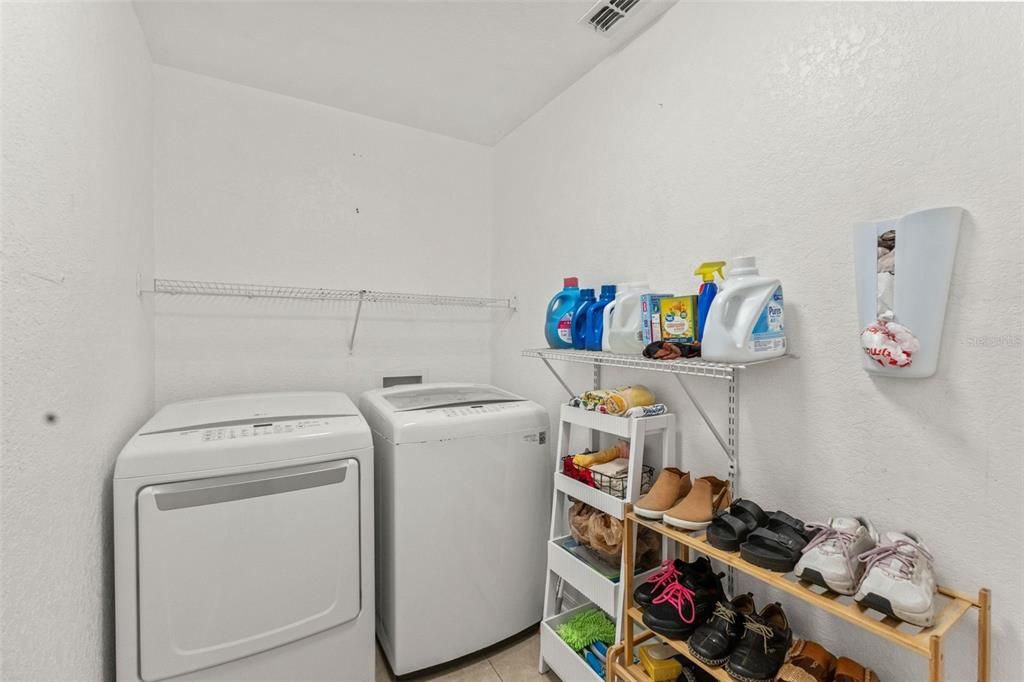 For Sale: $305,000 (3 beds, 2 baths, 1683 Square Feet)