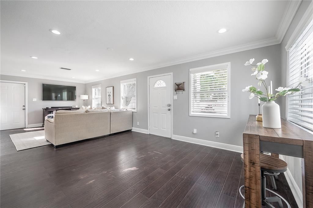 合同活跃: $2,800 (3 贝兹, 2 浴室, 1652 平方英尺)