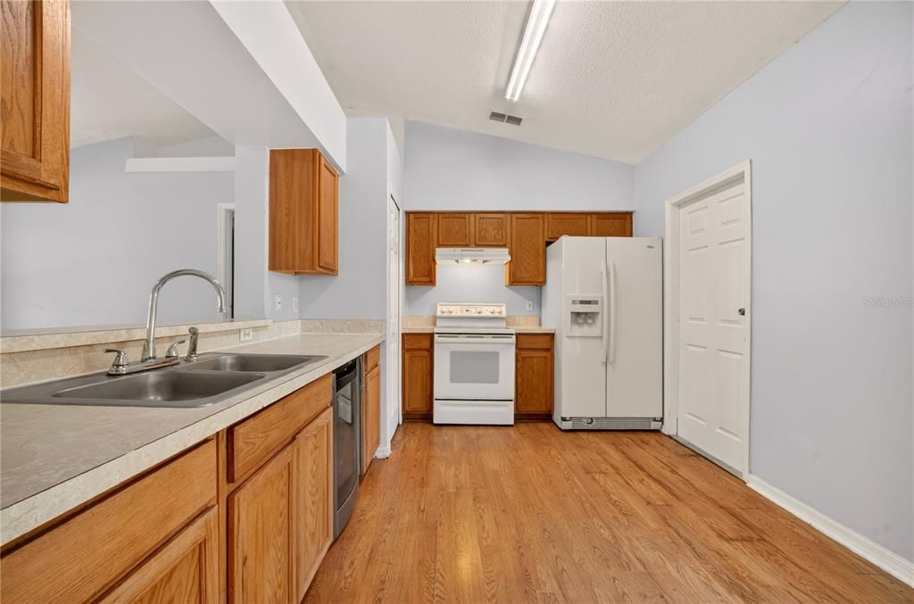 For Sale: $340,000 (3 beds, 2 baths, 1224 Square Feet)