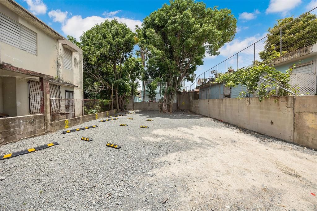 For Sale: $2,199,000 (13 beds, 8 baths, 3553 Square Feet)