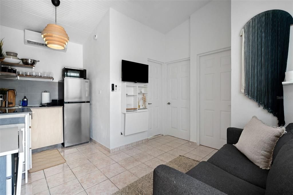 For Sale: $2,199,000 (13 beds, 8 baths, 3553 Square Feet)