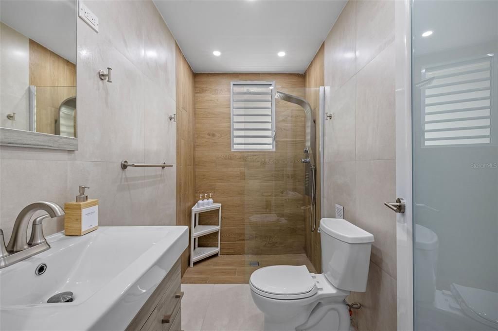 For Sale: $2,199,000 (13 beds, 8 baths, 3553 Square Feet)