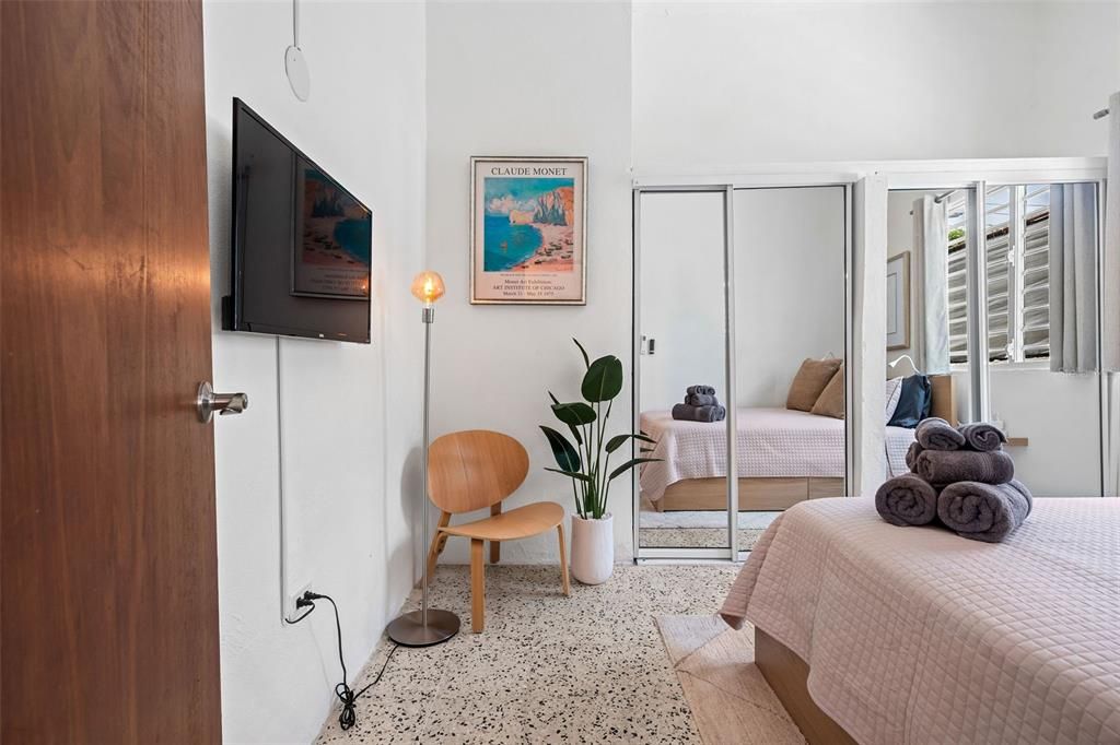 For Sale: $2,199,000 (13 beds, 8 baths, 3553 Square Feet)
