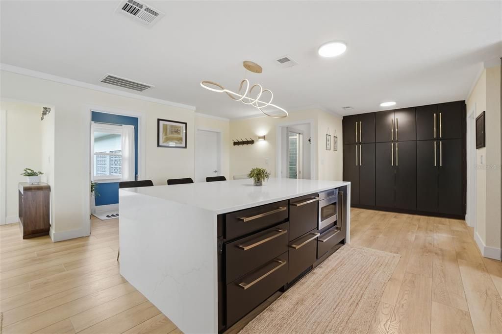 En Venta: $1,150,000 (3 camas, 3 baños, 2257 Pies cuadrados)