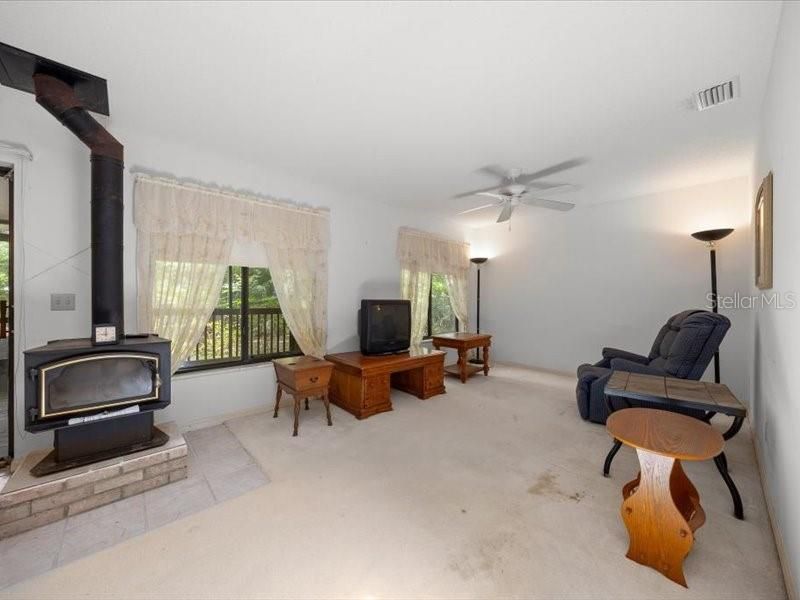 For Sale: $395,000 (4 beds, 2 baths, 2304 Square Feet)