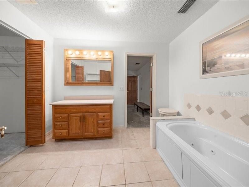 For Sale: $395,000 (4 beds, 2 baths, 2304 Square Feet)