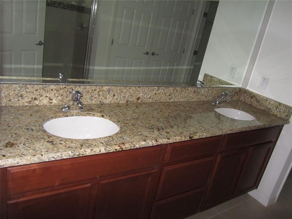 For Rent: $2,450 (4 beds, 3 baths, 2909 Square Feet)