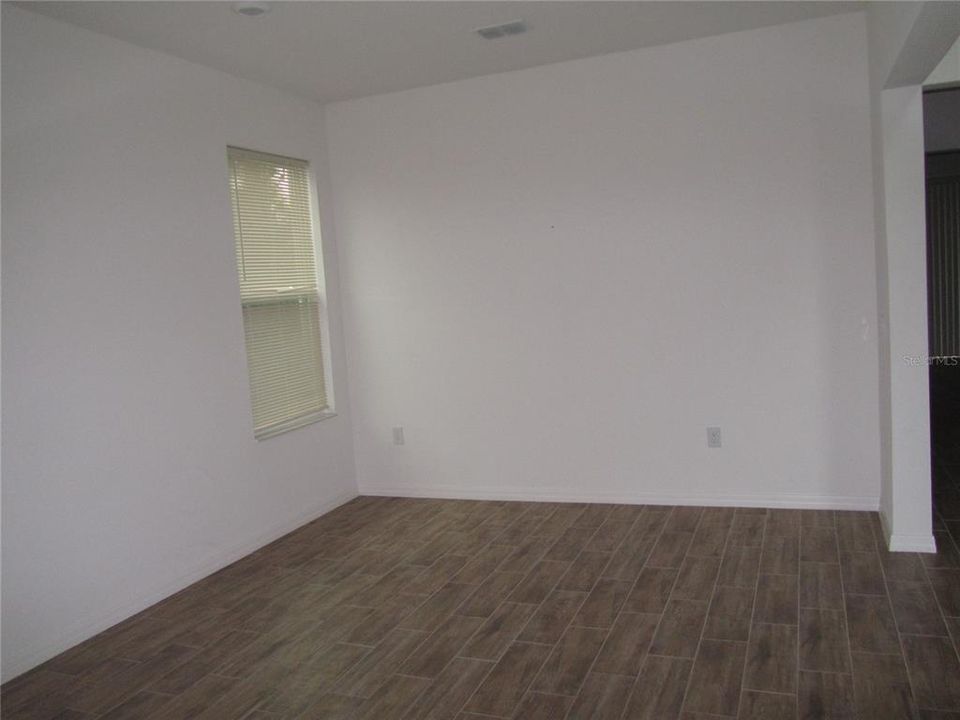 For Rent: $2,450 (4 beds, 3 baths, 2909 Square Feet)