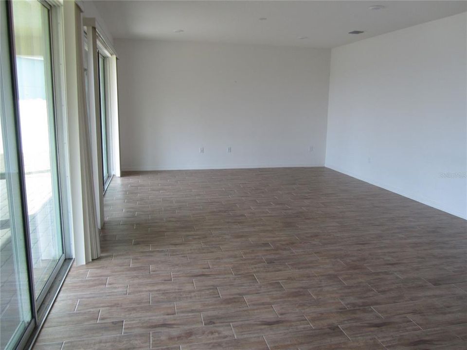 For Rent: $2,450 (4 beds, 3 baths, 2909 Square Feet)