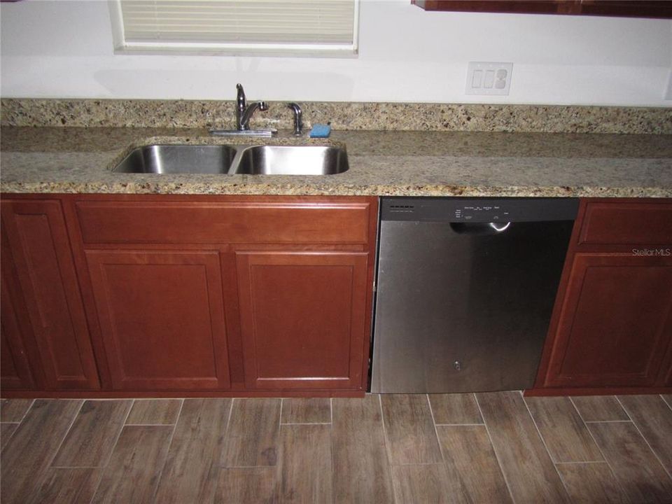 For Rent: $2,450 (4 beds, 3 baths, 2909 Square Feet)