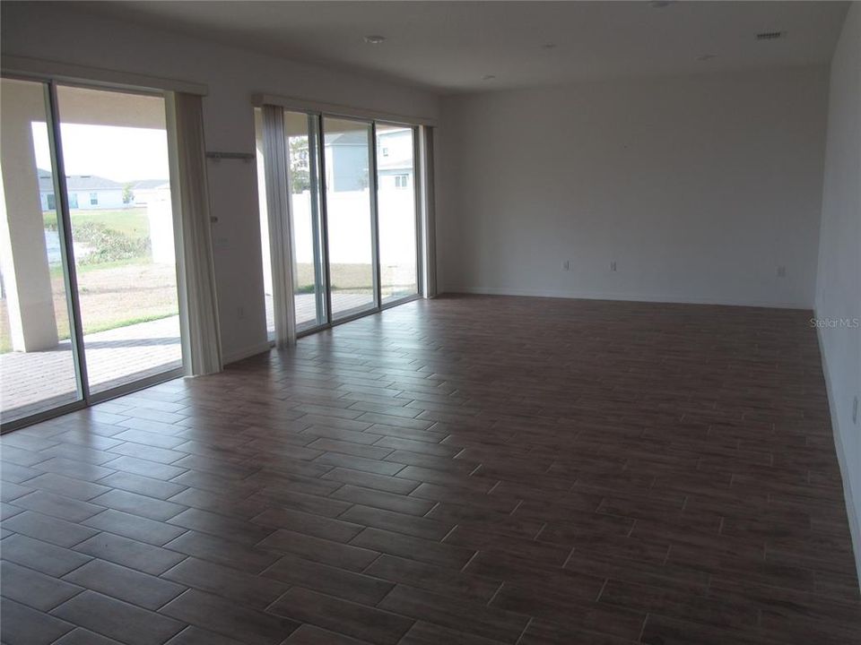 For Rent: $2,450 (4 beds, 3 baths, 2909 Square Feet)