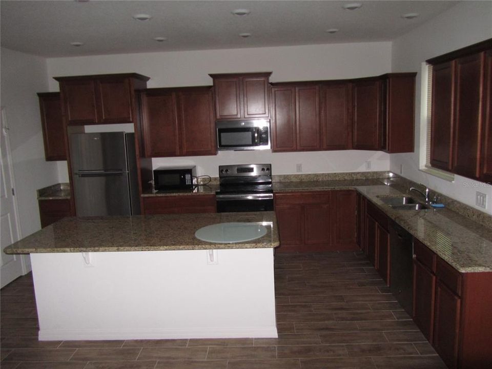 For Rent: $2,450 (4 beds, 3 baths, 2909 Square Feet)