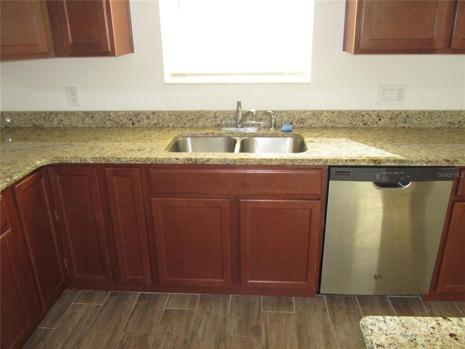 For Rent: $2,450 (4 beds, 3 baths, 2909 Square Feet)