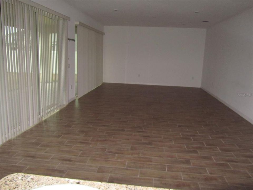For Rent: $2,450 (4 beds, 3 baths, 2909 Square Feet)