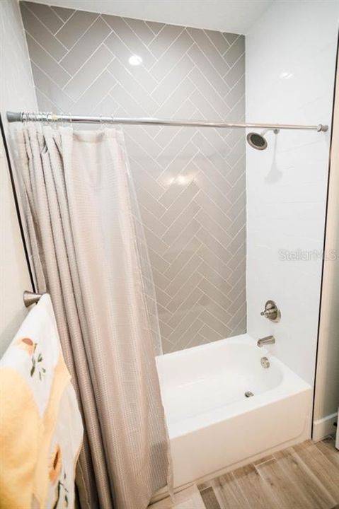 En Renta: $2,950 (3 camas, 2 baños, 1600 Pies cuadrados)