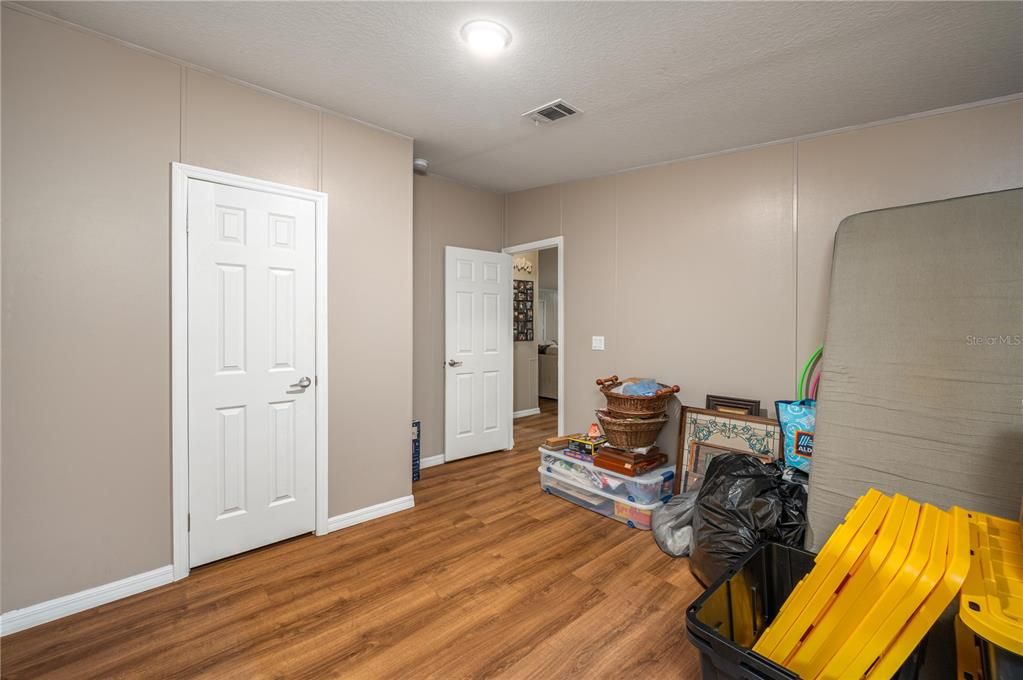 For Sale: $483,000 (5 beds, 3 baths, 1971 Square Feet)