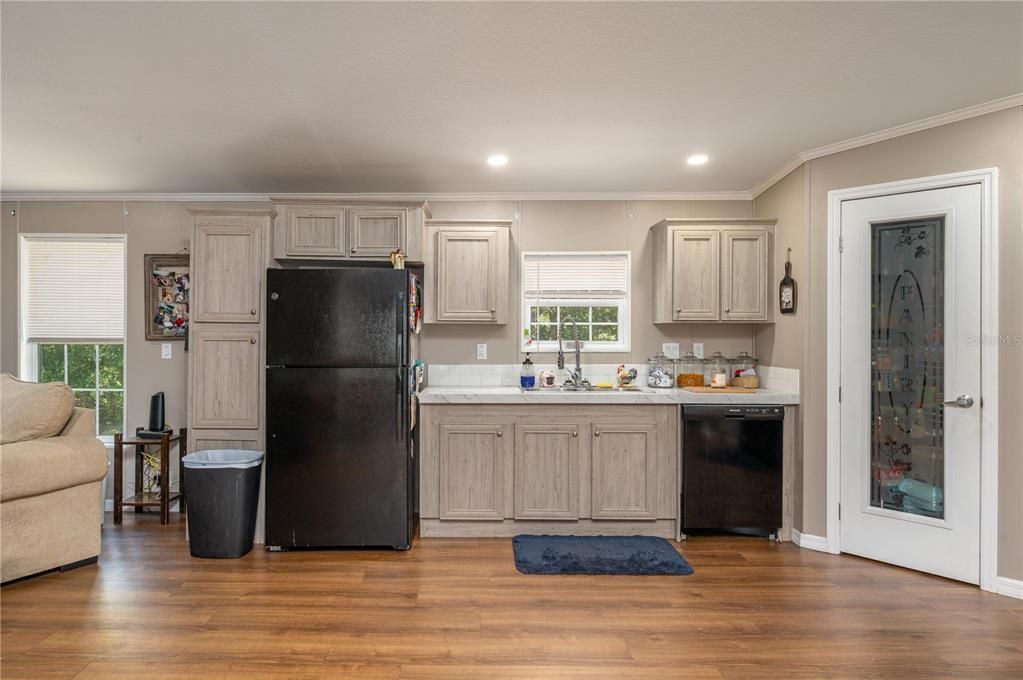 For Sale: $483,000 (5 beds, 3 baths, 1971 Square Feet)