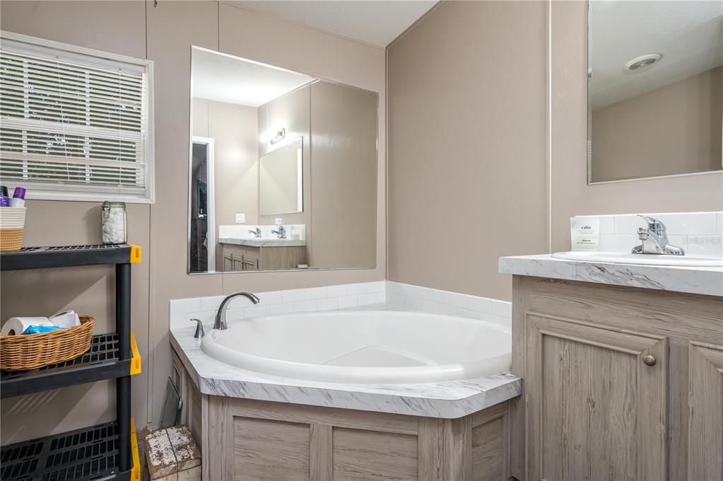 For Sale: $483,000 (5 beds, 3 baths, 1971 Square Feet)