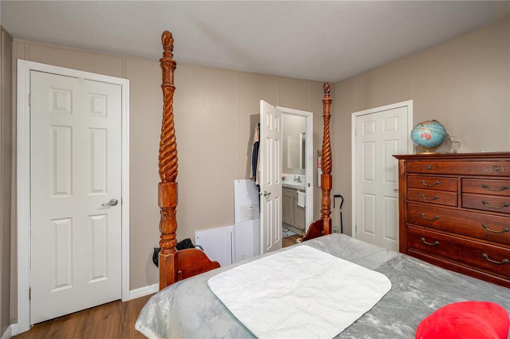 For Sale: $483,000 (5 beds, 3 baths, 1971 Square Feet)