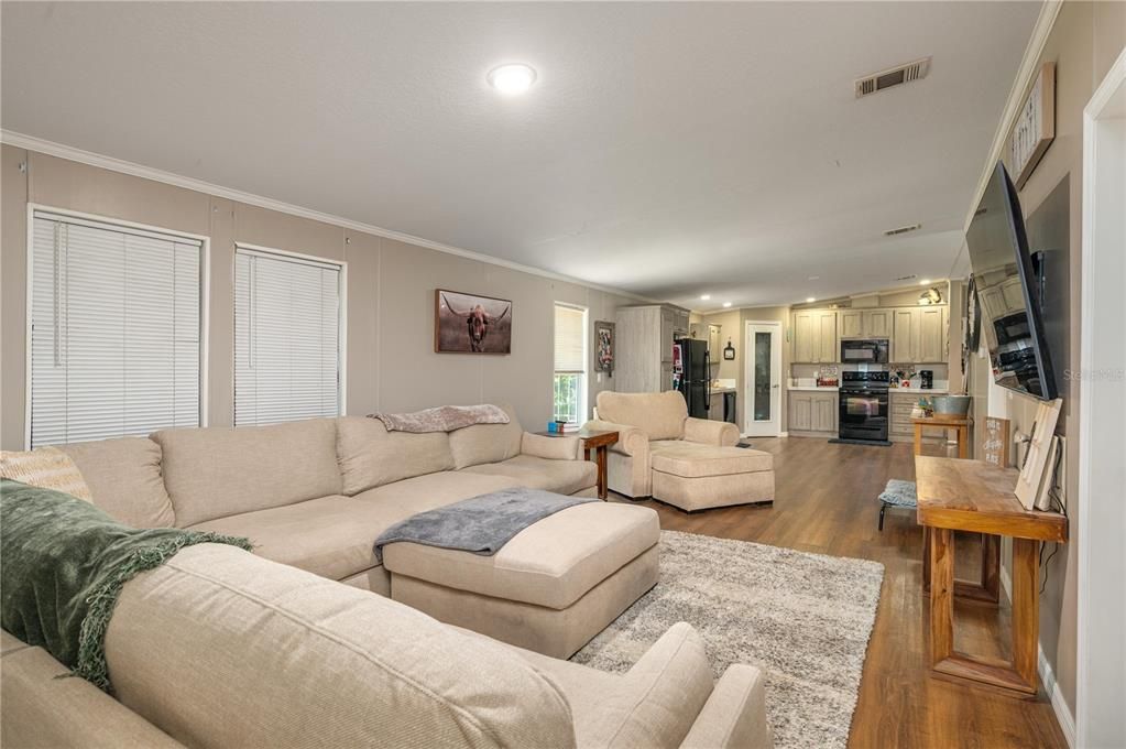 For Sale: $483,000 (5 beds, 3 baths, 1971 Square Feet)