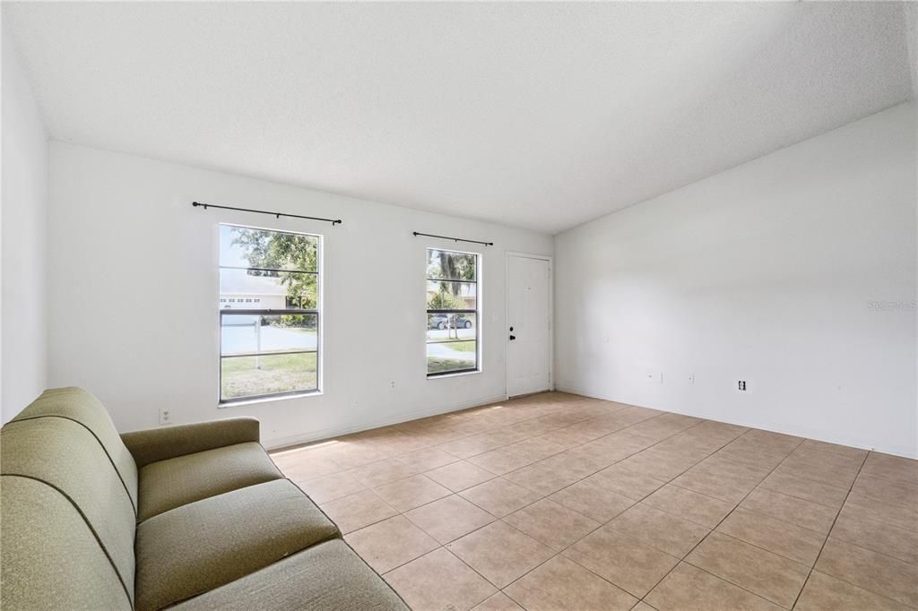 For Sale: $224,900 (2 beds, 2 baths, 1014 Square Feet)