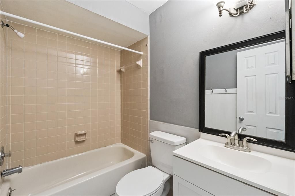 For Sale: $224,900 (2 beds, 2 baths, 1014 Square Feet)