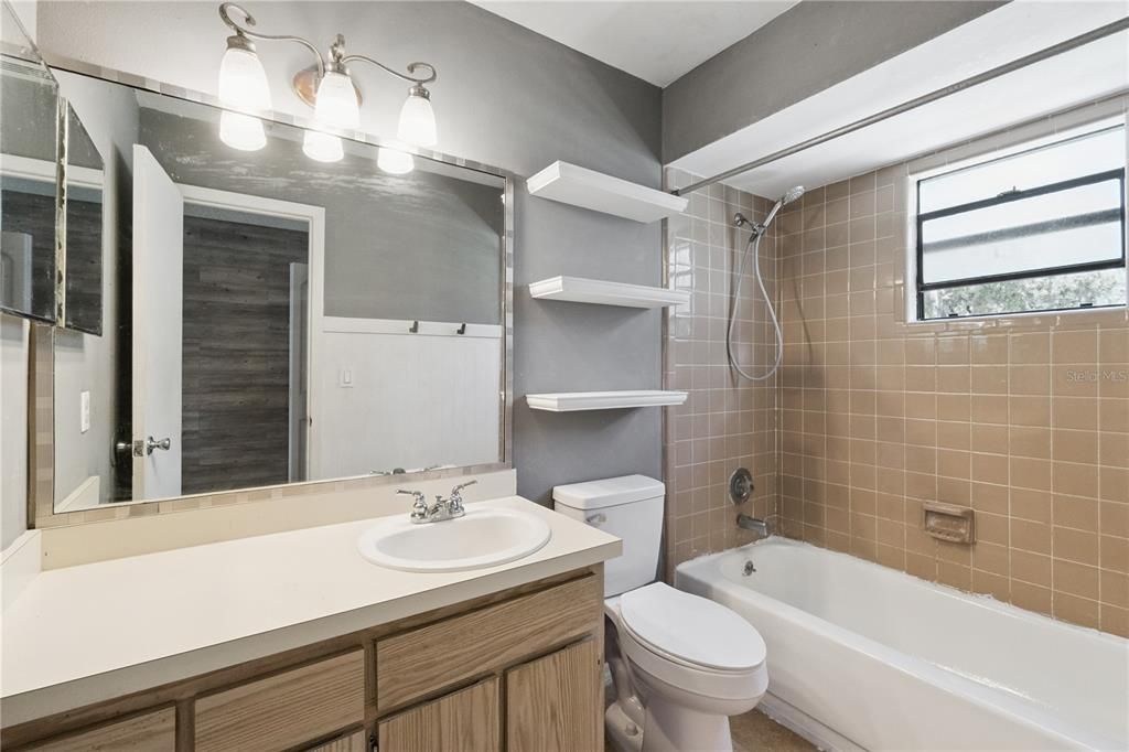 For Sale: $224,900 (2 beds, 2 baths, 1014 Square Feet)