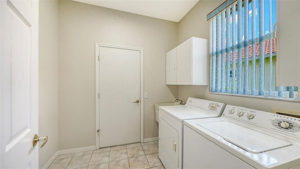 For Sale: $449,900 (3 beds, 2 baths, 1704 Square Feet)