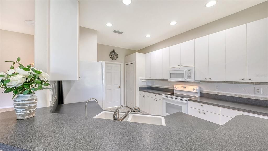 For Sale: $449,900 (3 beds, 2 baths, 1704 Square Feet)