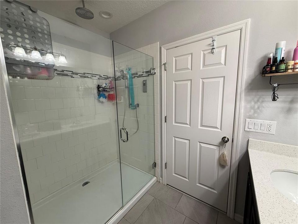 For Rent: $2,700 (4 beds, 2 baths, 2103 Square Feet)