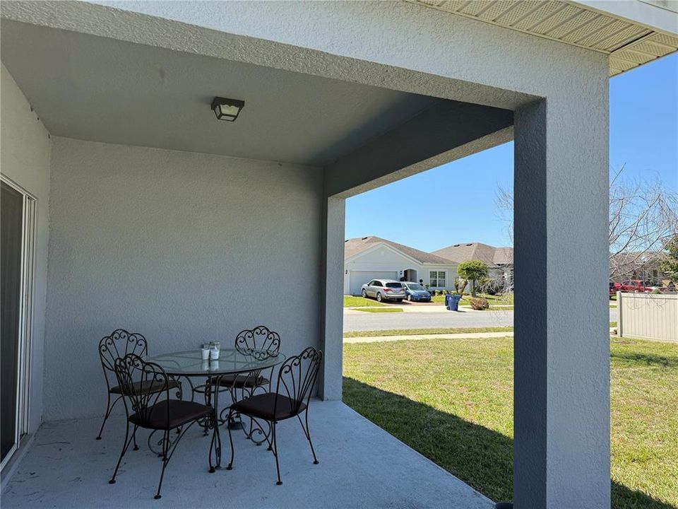 For Rent: $2,700 (4 beds, 2 baths, 2103 Square Feet)
