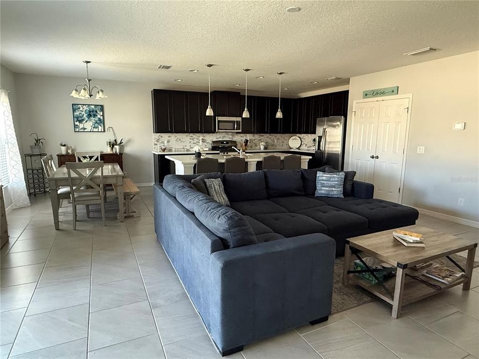 For Rent: $2,700 (4 beds, 2 baths, 2103 Square Feet)