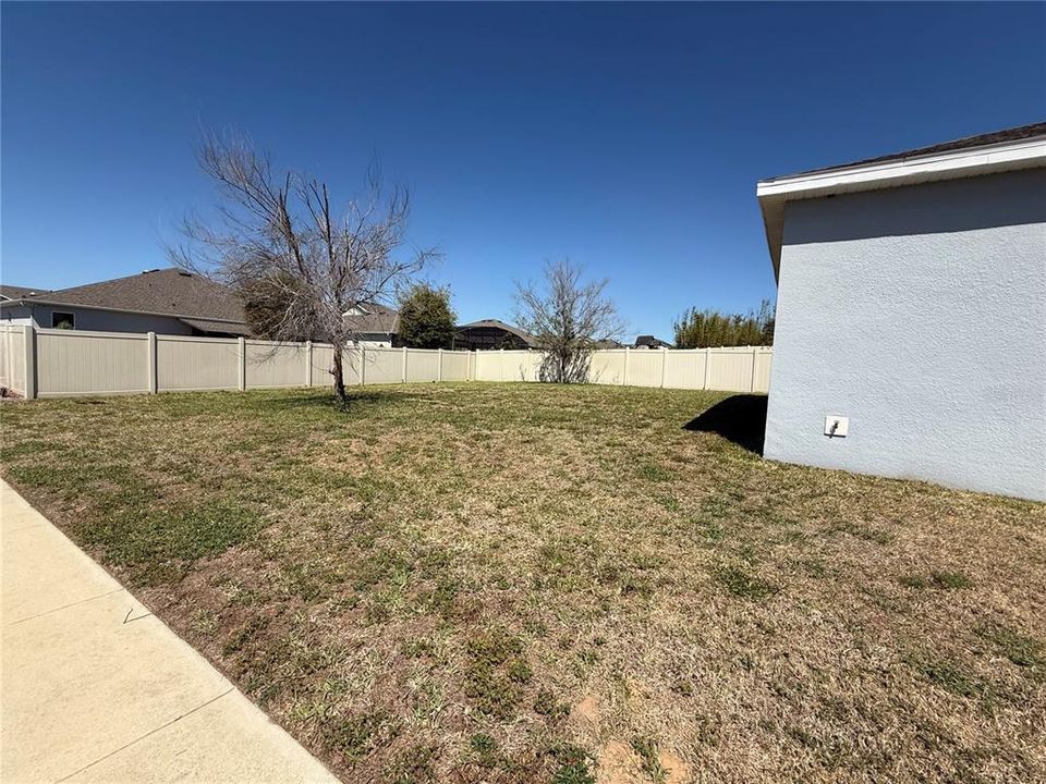 For Rent: $2,700 (4 beds, 2 baths, 2103 Square Feet)