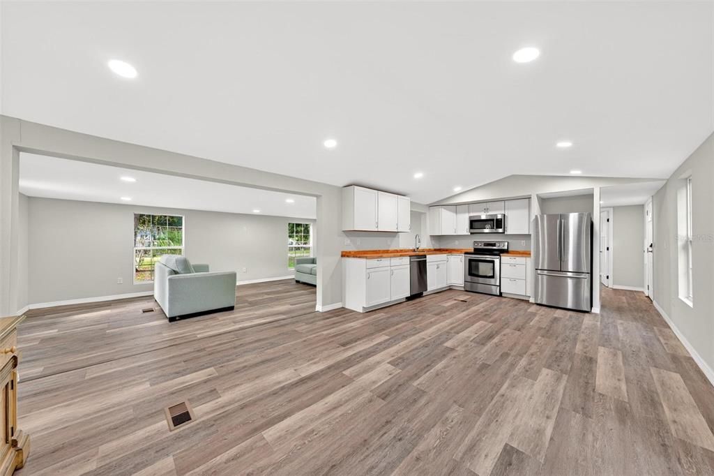 For Sale: $165,000 (3 beds, 2 baths, 1212 Square Feet)