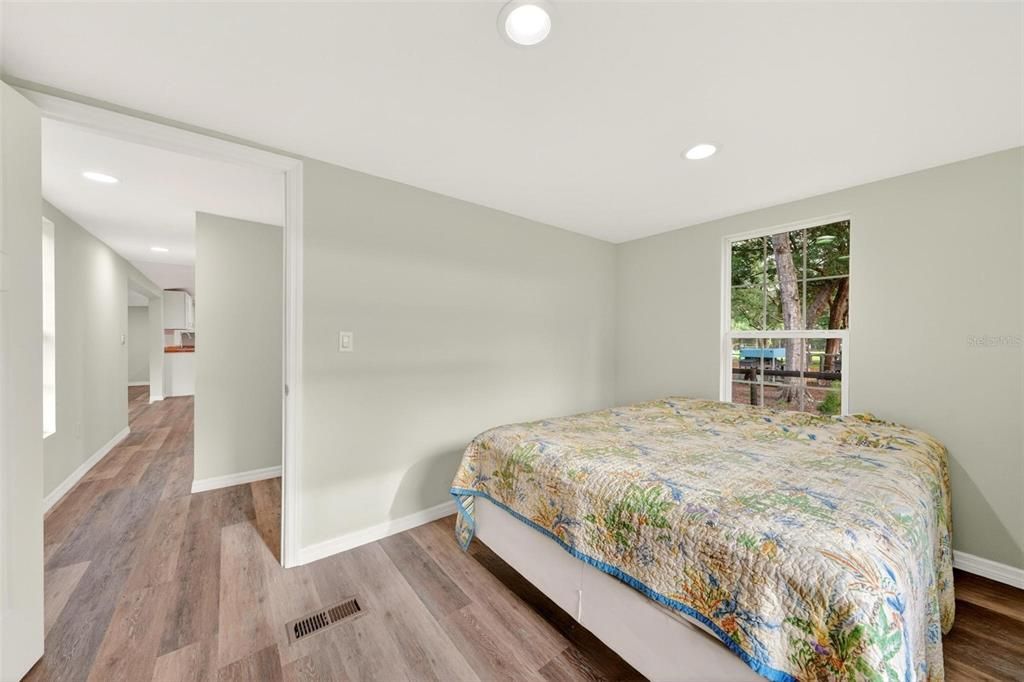 For Sale: $165,000 (3 beds, 2 baths, 1212 Square Feet)